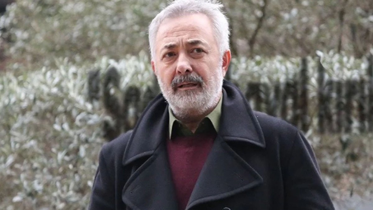 SİYASETE GİRİYOR! Mehmet Aslantuğ o partinin milletvekilliği adaylık teklifini kabul etti!
