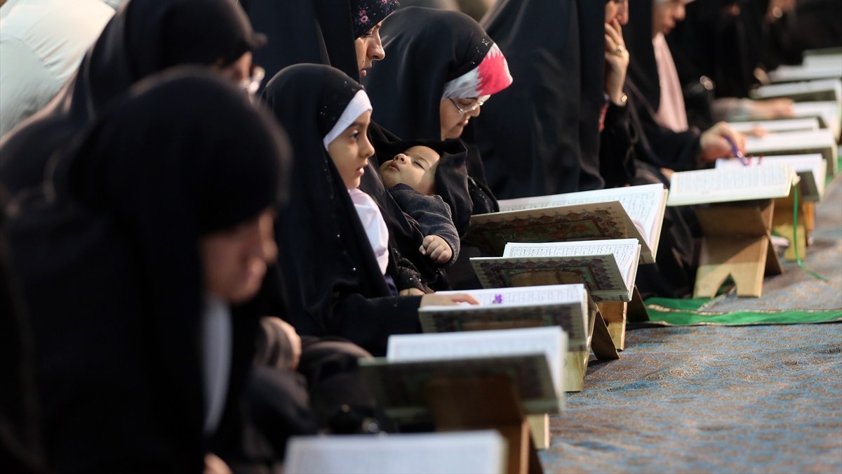 İran'da Ramazan ayında Kur'an-ı Kerim okuyanlar objektiflere yansıdı