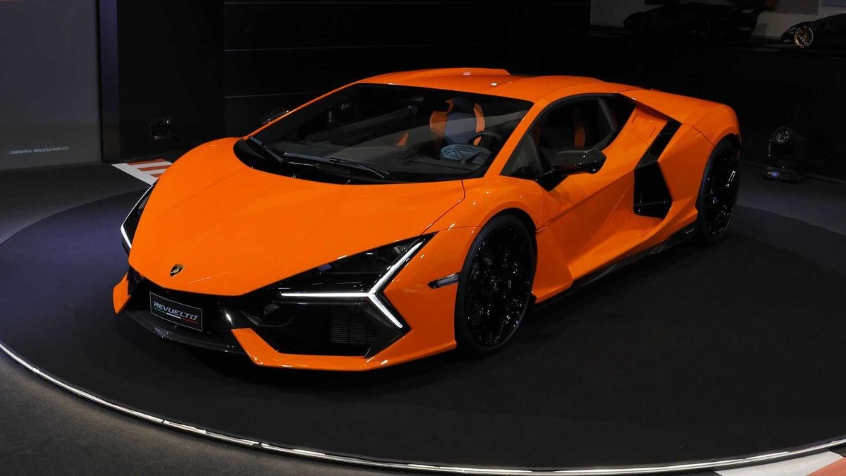 Lamborghini Revuelto tanıtıldı: İşte fiyatı ve özellikleri