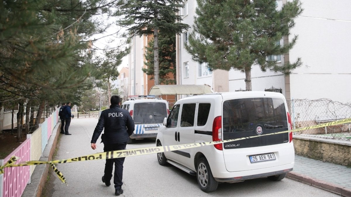 Eskişehir'de bir kişi Rus uyruklu eşini bıçak darbeleriyle öldürdü