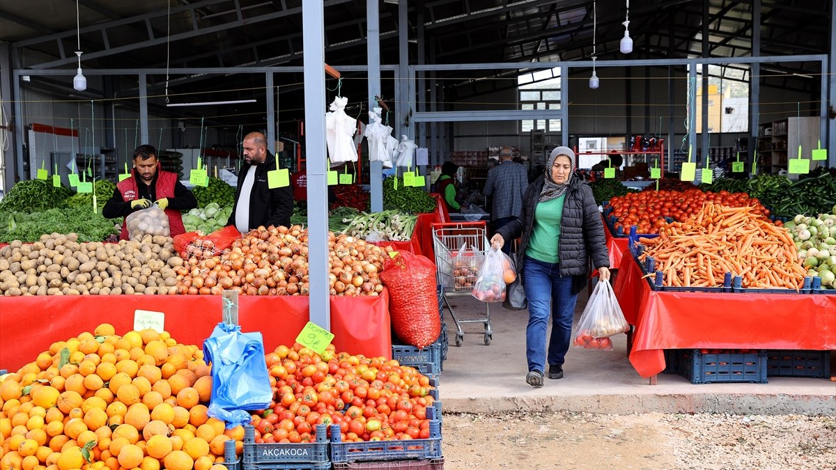 Pazarcık'ta 370 esnaf dükkanını açtı