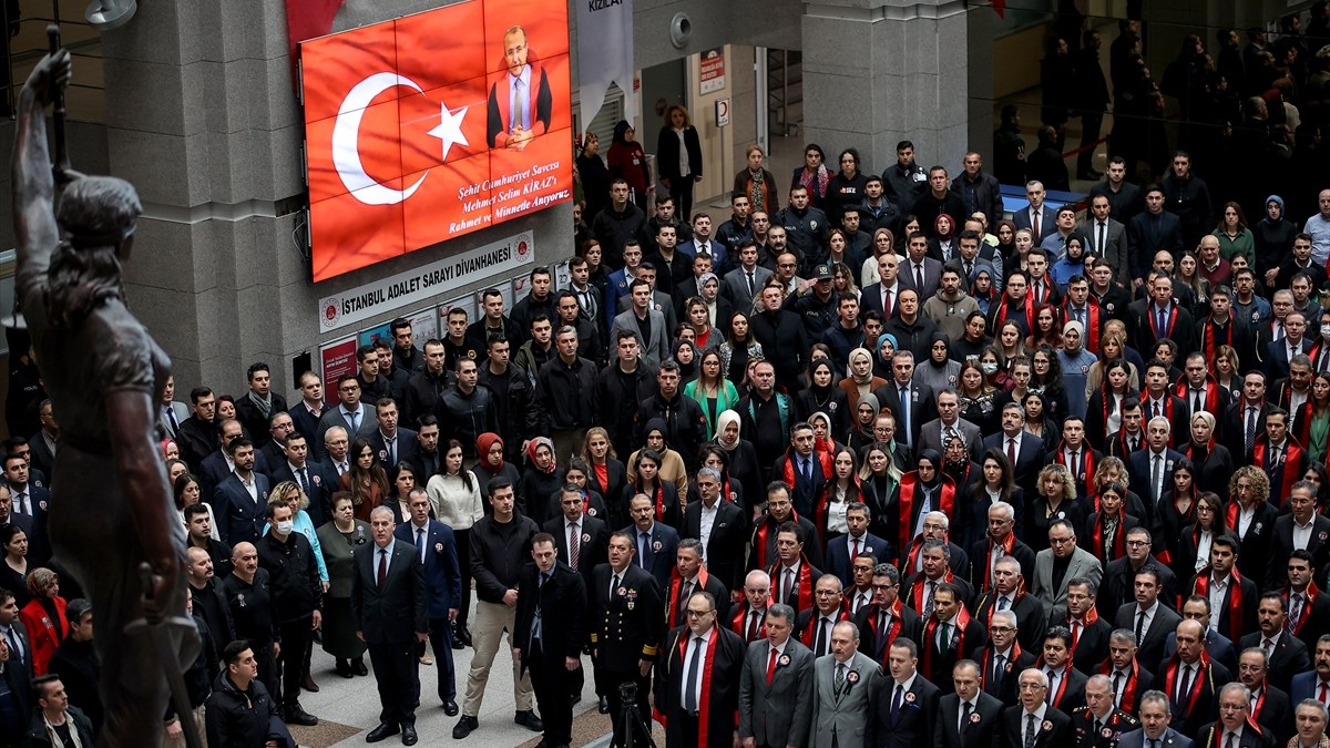 Şehit savcı Mehmet Selim Kiraz için İstanbul Adliyesi'nde anma