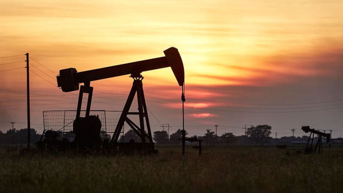 Suudi Arabistan'dan günlük petrol üretimini 500 bin varil azaltma kararı