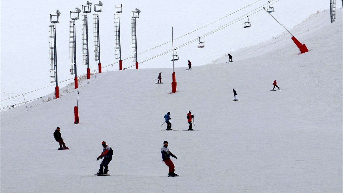 Palandöken Kayak Merkezi yoğunluk! Kar 123 santimetre