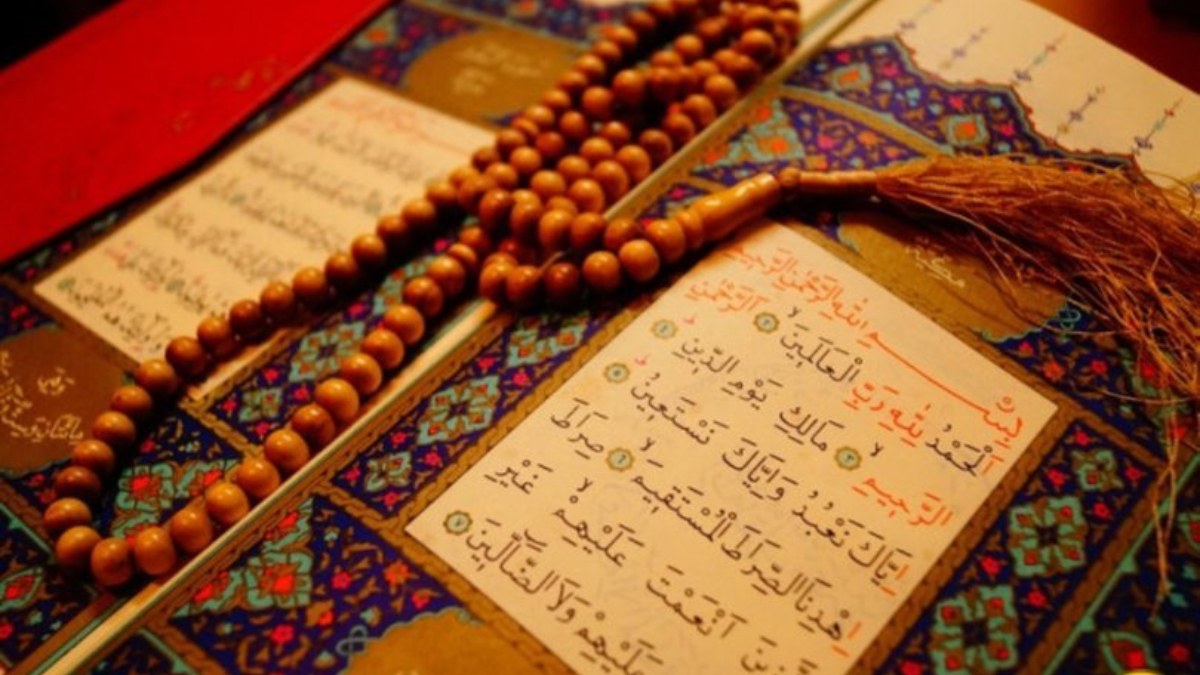 Kunut Duaları 1 ve 2  okunuşu! Kunut dualarının Arapça yazılışı ve Türkçe anlamı..