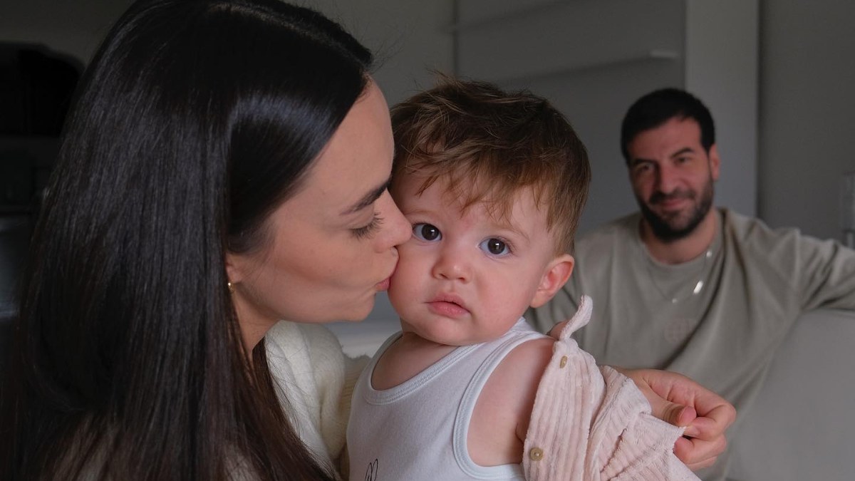 Hande Soral ve İsmail Demirci'den aile pozu geldi: Ali'nin yüzü ilk kez görüldü