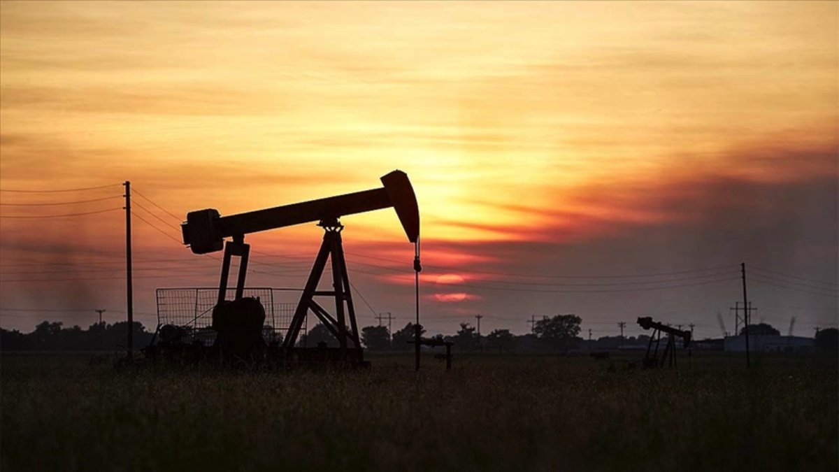 Brent petrolün varil fiyatı 83,86 dolara çıktı