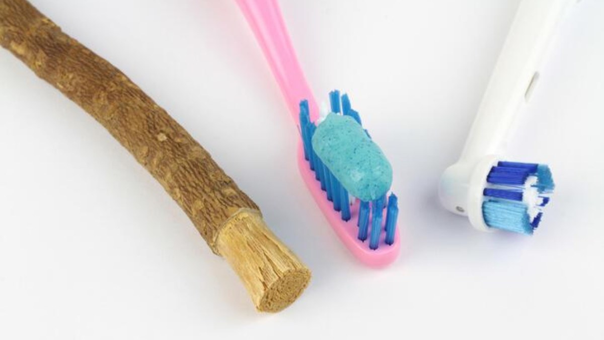 Diş fırçalamak ve misvak kullanmak orucu bozar mı?