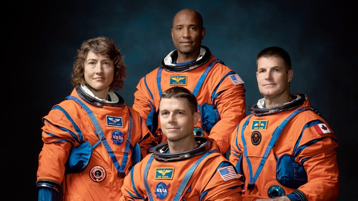 NASA, Ay'a gidecek astronot ekibini tanıttı