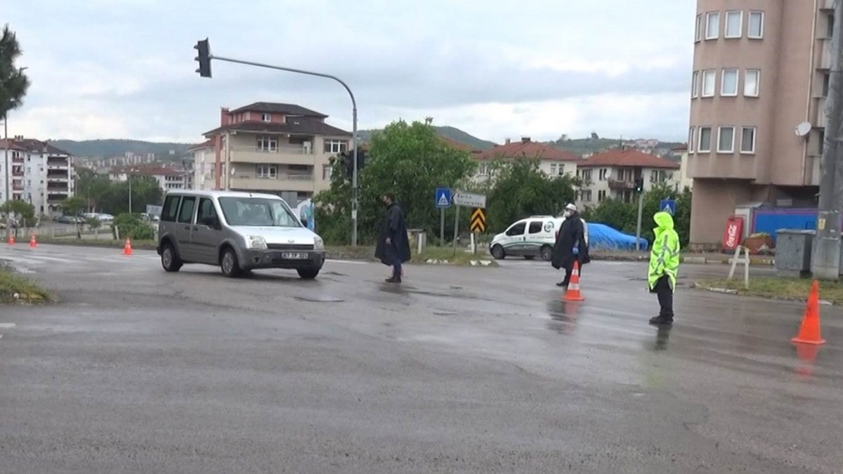 Bartın'da trafik denetimi! 17 araca ceza yazıldı