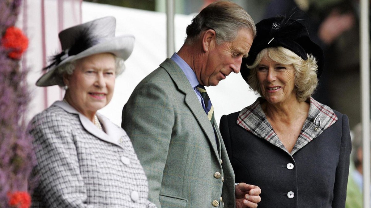 Kral Charles'ın eşi Camilla'ya ilk kez 'Kraliçe' unvanı kullanıldı