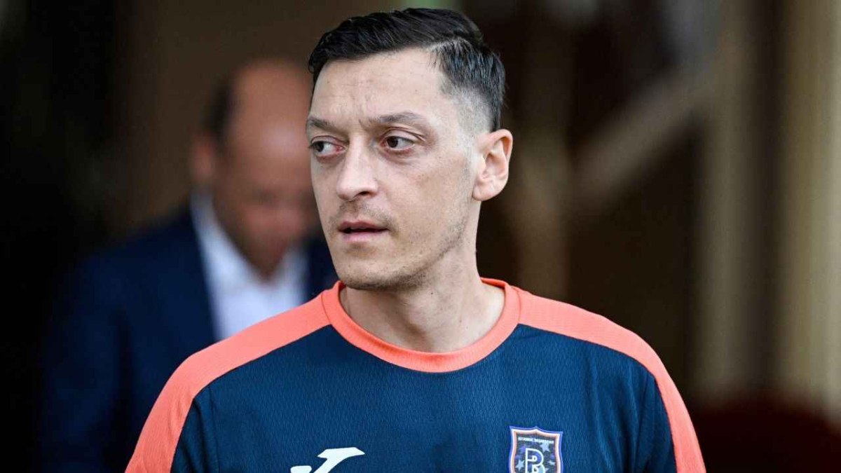 Mesut Özil'den Togg paylaşımı: Gurur duyuyoruz