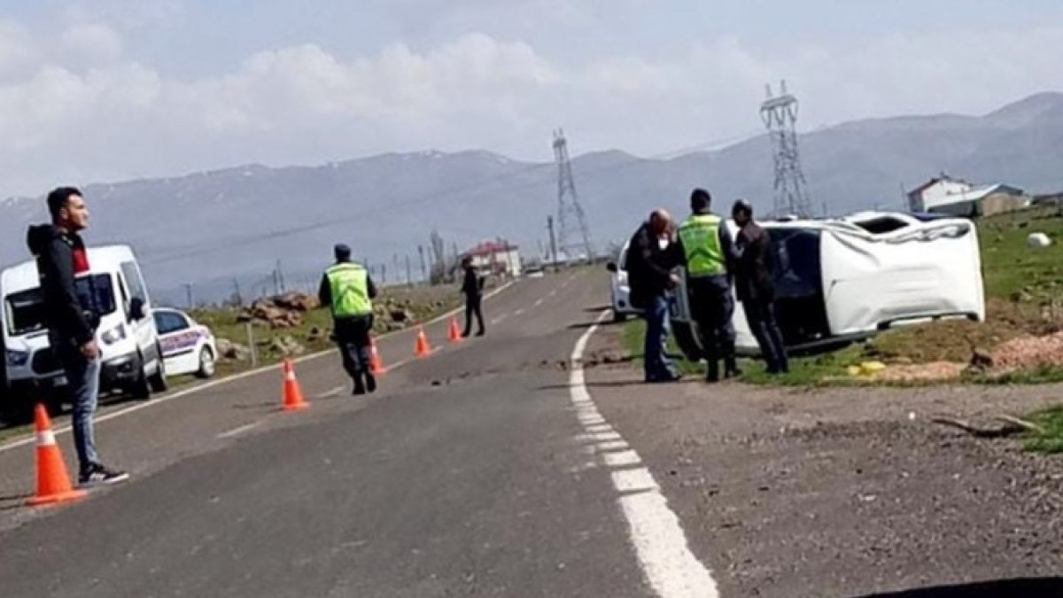 Elazığ'da şap aşısı yapmaya giden veterinerlerin aracı devrildi: 2 yaralı