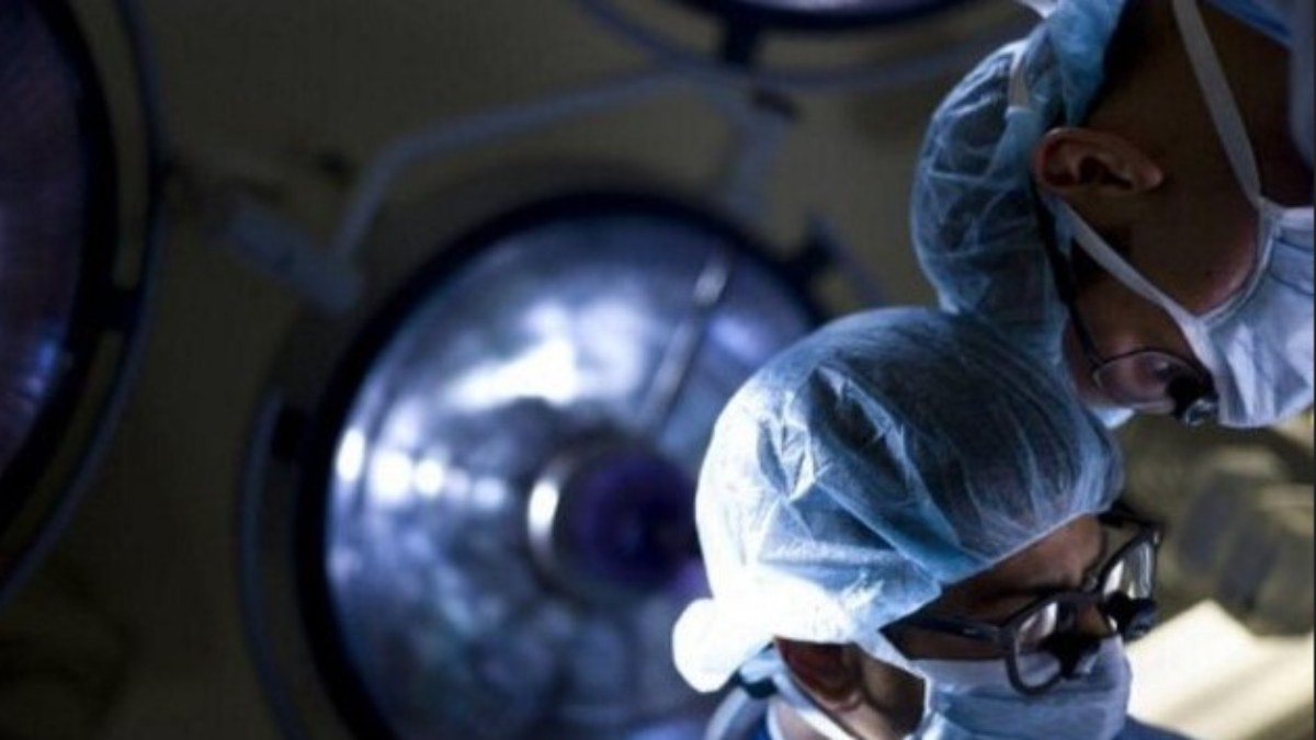 İtalya’da hızla kilo alan hastadan 42 kilogram tümör çıkarıldı