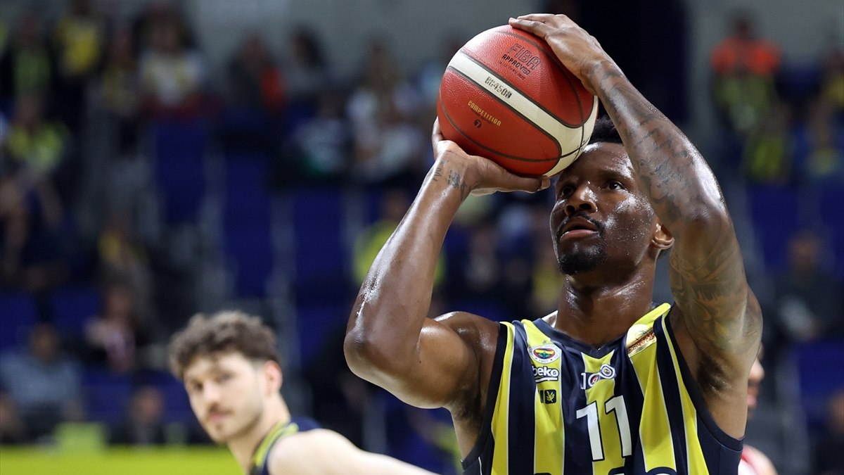 Fenerbahçe, Nigel Hayes-Davis'in sözleşmesini uzattı