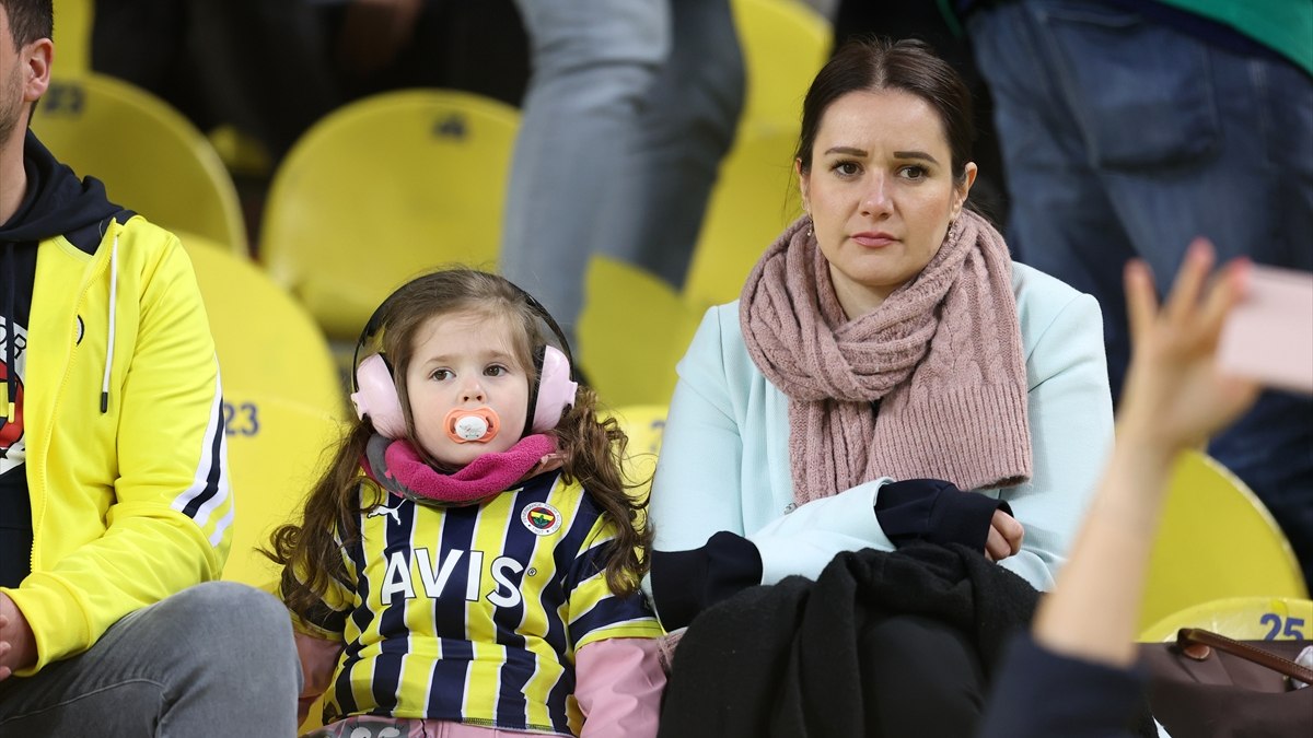 Fenerbahçe taraftarı 3'e bölündü