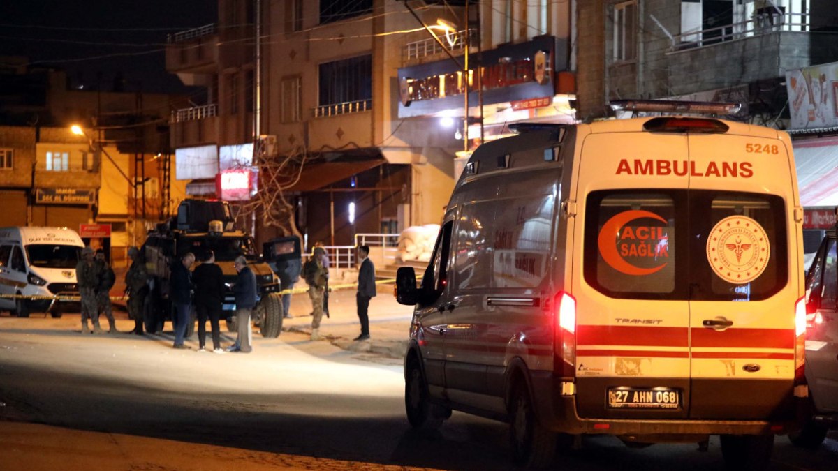 Gaziantep'te iki aile arasında çöp atma kavgası: 1'i polis 2 ölü