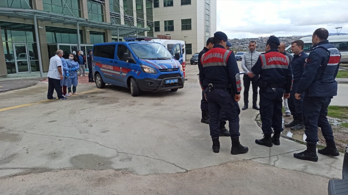 Ankara'da kaza yerinde güvenliği sağlarken otomobil çarpan astsubay şehit oldu