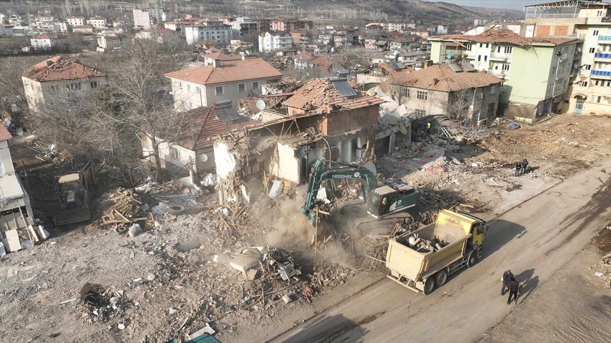 Doğanşehir'de yıkılan binaların yüzde 75'inin enkazı kaldırıldı