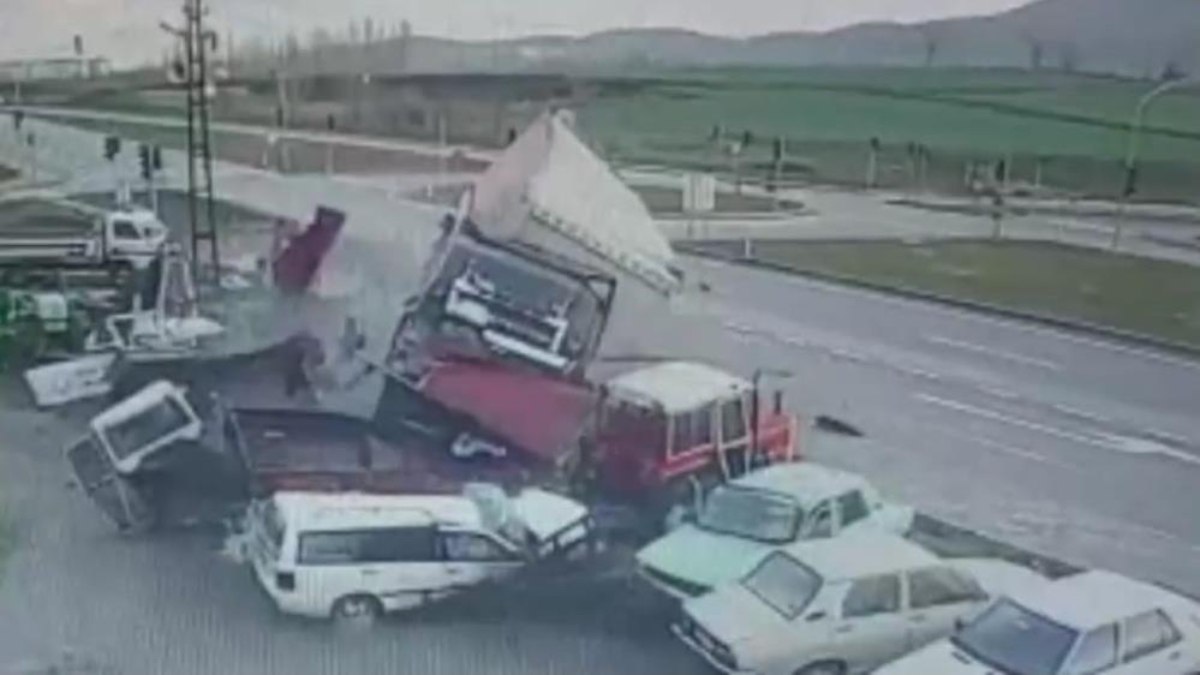 Amasya'da kontrolden çıkan tır dehşet saçtı