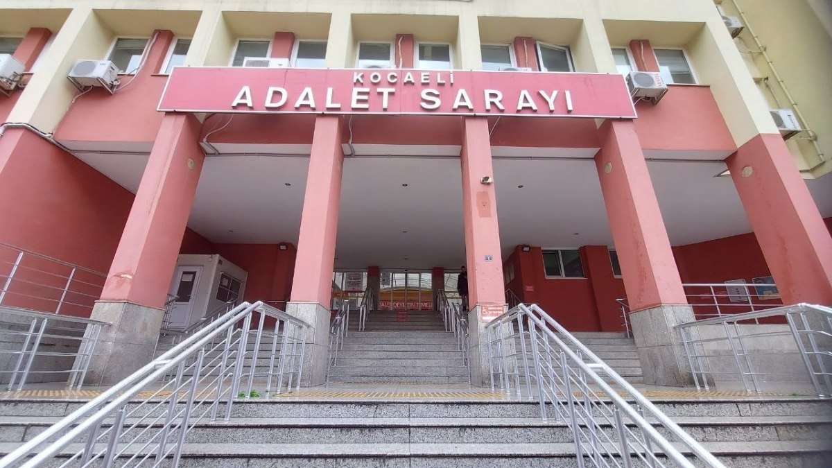 Kocaeli'nde dolandırdığı anne kız ile cinsel ilişkiye girdi