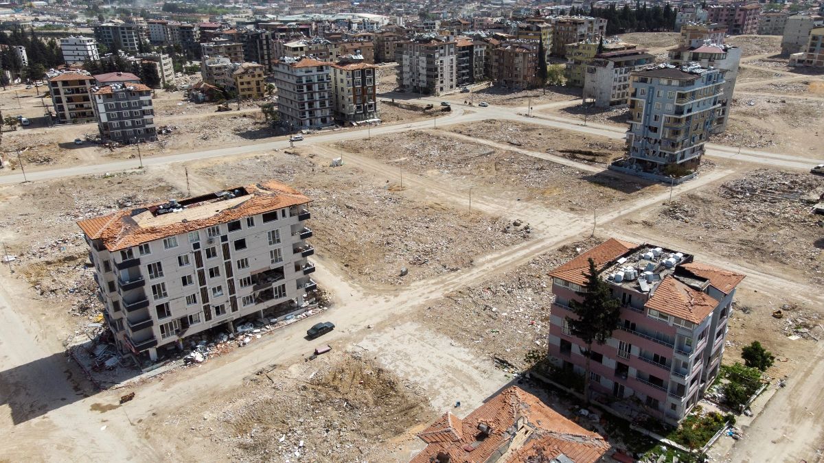 Antakya'da binaların yerini boş meydanlar aldı