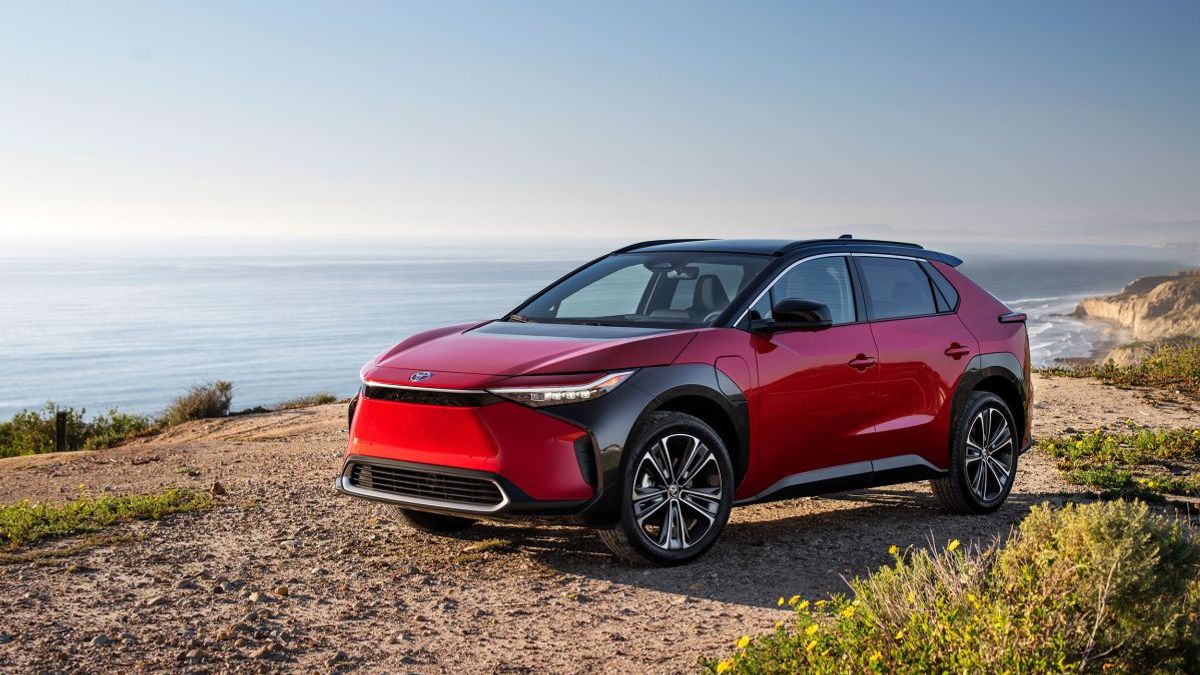 Toyota 3 yılda 10 yeni elektrikli otomobil piyasaya sürecek