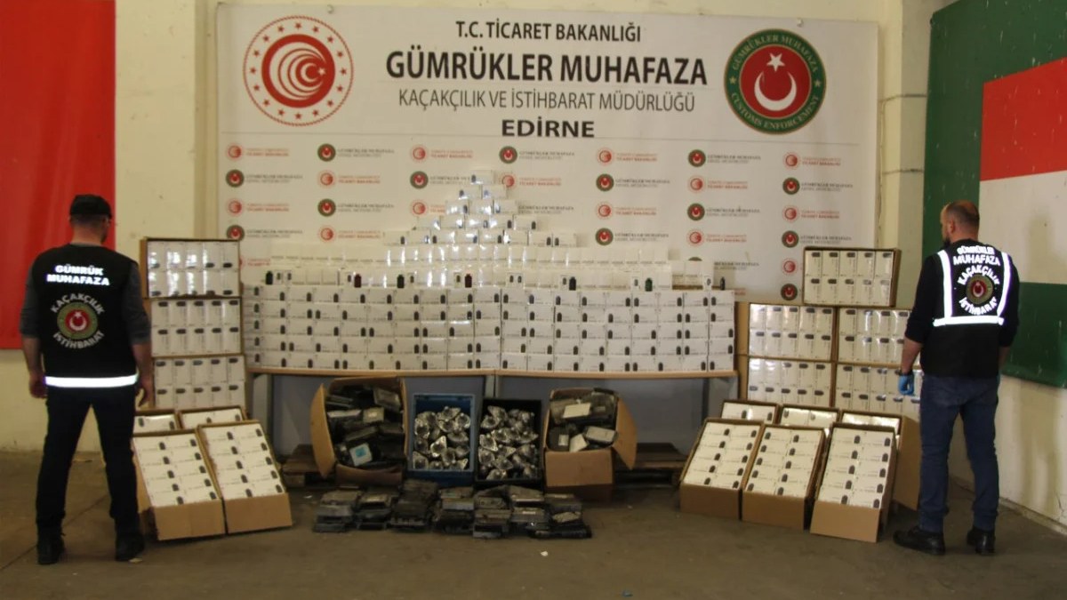 Kapıkule Gümrük Kapısı’nda kaçakçılık operasyonu!  7 milyon 100 bin lira değerinde ürün yakalandı