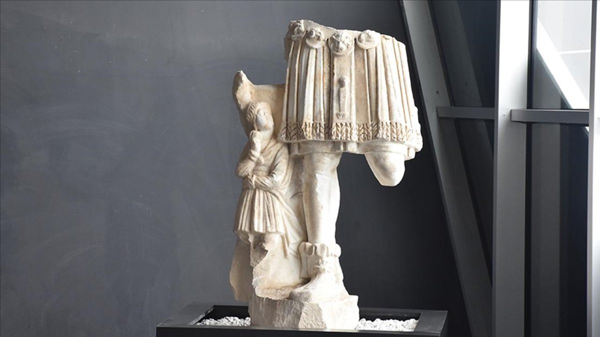 Anadolu'dan kaçırılan Kibele heykeli görücüye çıktı