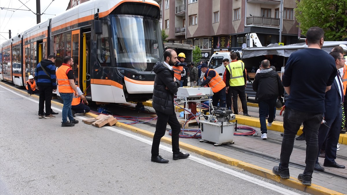 Eskişehir'de korkunç kaza: Tramvayın altında kalarak hayatını kaybetti