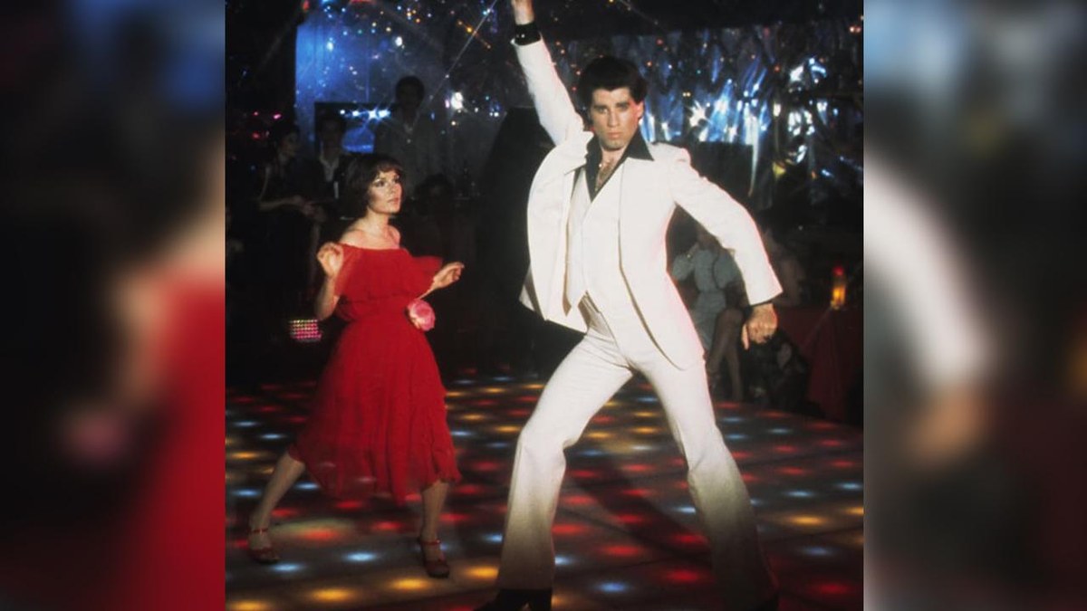 Hollywood yıldızı John Travolta'nın beyaz takım elbisesi 260 bin dolara satıldı