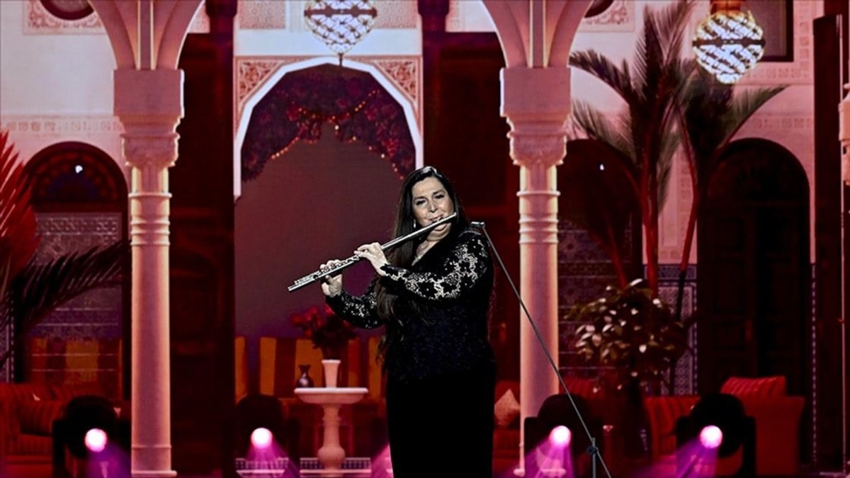 Ünlü Türk flüt sanatçısı Şefika Kutluer, Rusya'da BraVo müzik ödülünü aldı