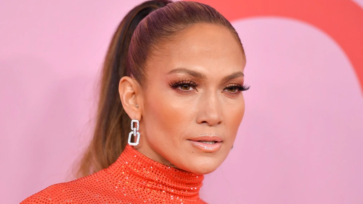 Dünyaca ünlü yıldız Jennifer Lopez Met Gala'da kusursuz fiziğiyle büyüledi! 