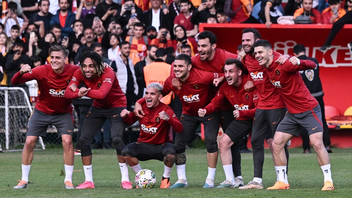 Galatasaray, taraftarlara açık idman yaptı