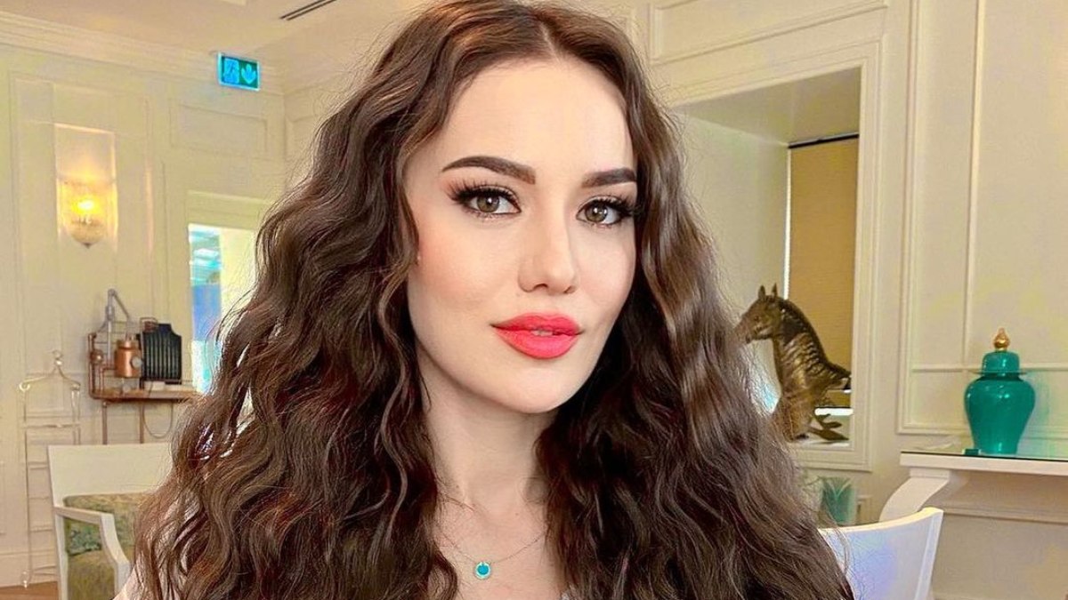 Fahriye Evcen fiziğiyle nefes kesti! 