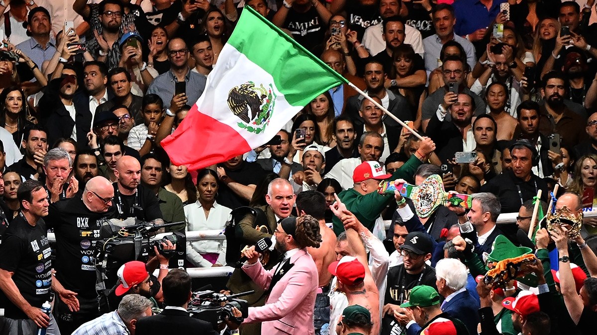 Meksikalı boksör Alvarez, İngiliz Ryder'ı mağlup ederek kemerini korudu