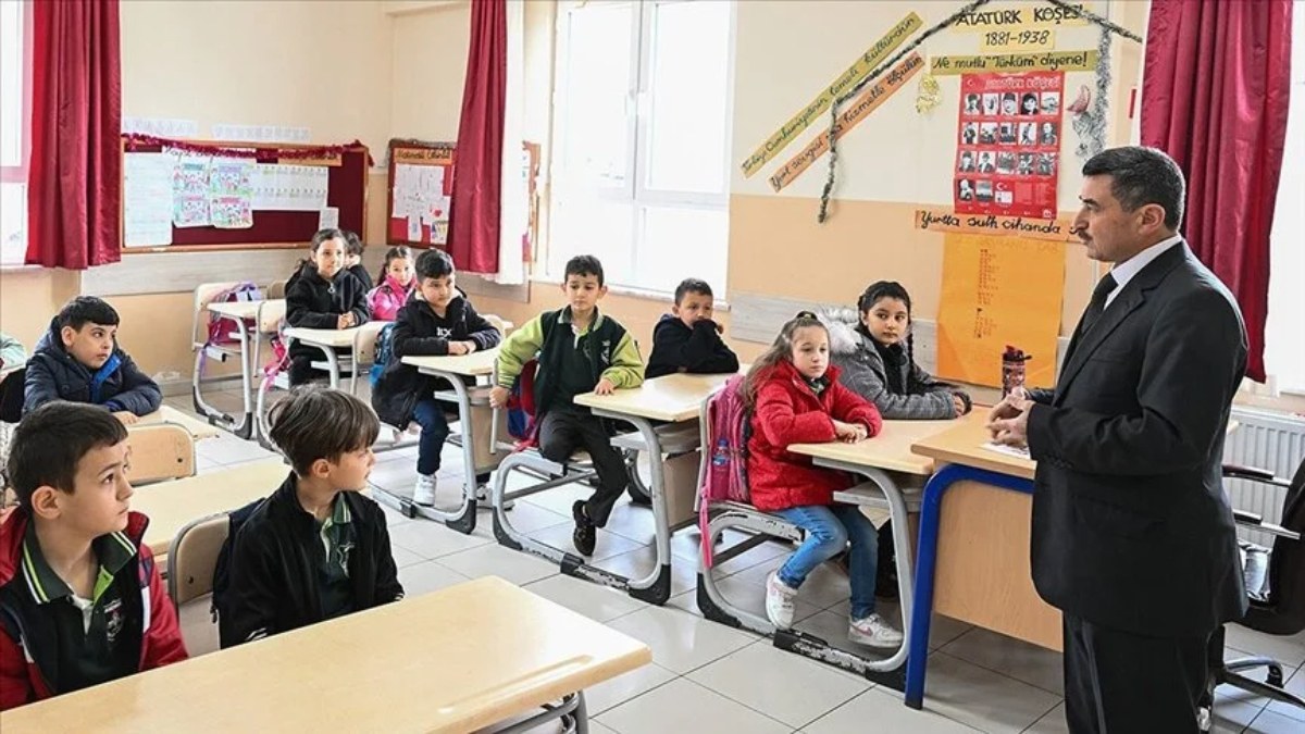 Mahmut Özer: Deprem bölgesinden naklini aldıran 72 bin 89 öğrenci geri döndü