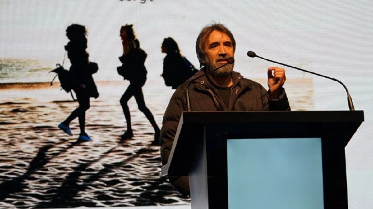 Yönetmen Zeki Demirkubuz'un Hayat sergisine yoğun ilgi