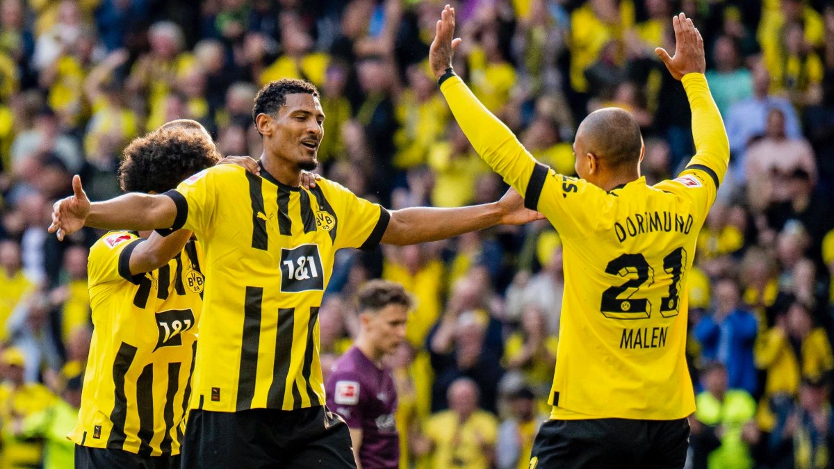 Borussia Mönchengladbach'ı 5 golle geçen Borussia Dortmund zirve iddiasını sürdürdü
