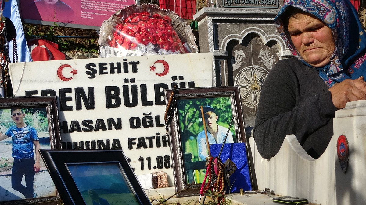 Şehit Eren Bülbül'ün annesi: Yüreğimiz yerinden çıkıyor, yarın olsun diye bekliyoruz