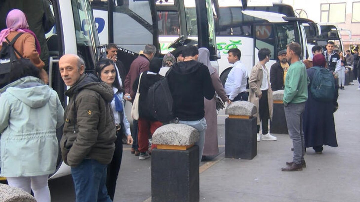 Esenler 15 Temmuz Demokrasi Otogarı'nda seçim hareketliliği