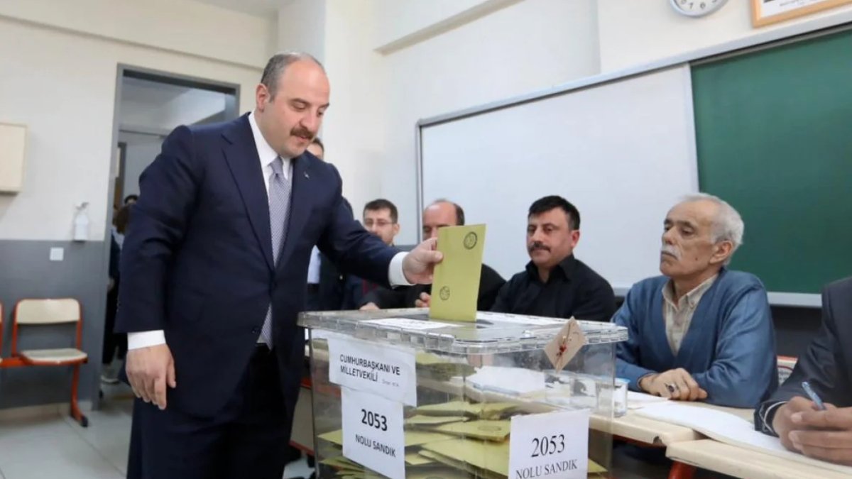 Mustafa Varank'ın oy kullandığı sandıktan Erdoğan çıktı