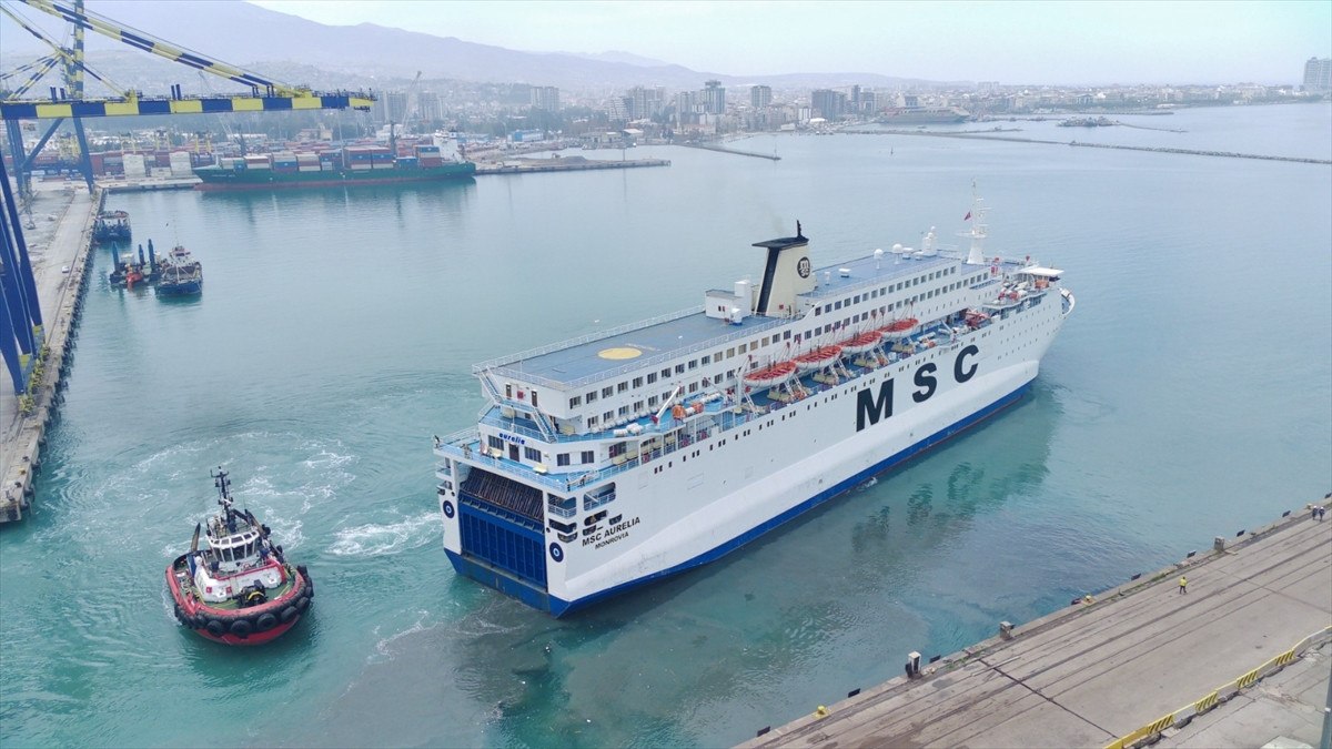 Depremzedelere barınma sağlayan MSC AURELIA gemisi İskenderun'dan ayrıldı