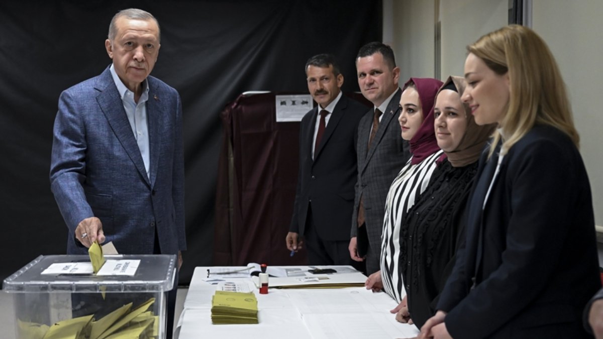Middle East Eye: Erdoğan, ikinci tur öncesinde güçlü bir konumda