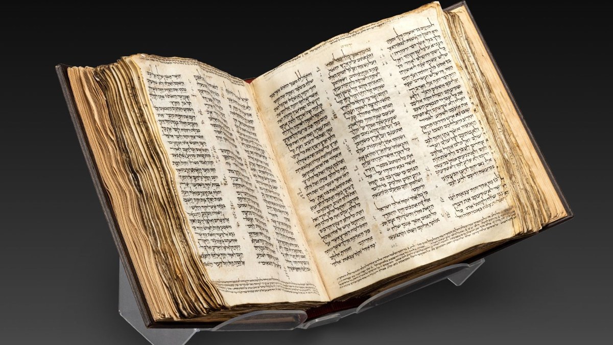 Dünyanın en eski ve en eksiksiz İbranice İncil'i 38,1 milyon dolarlık fiyata satıldı