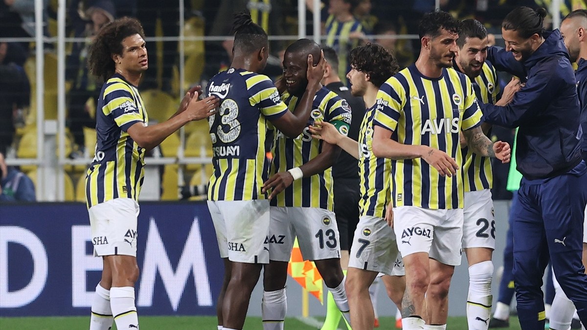 Fenerbahçe bu sezon ilk derbi galibiyetini aldı