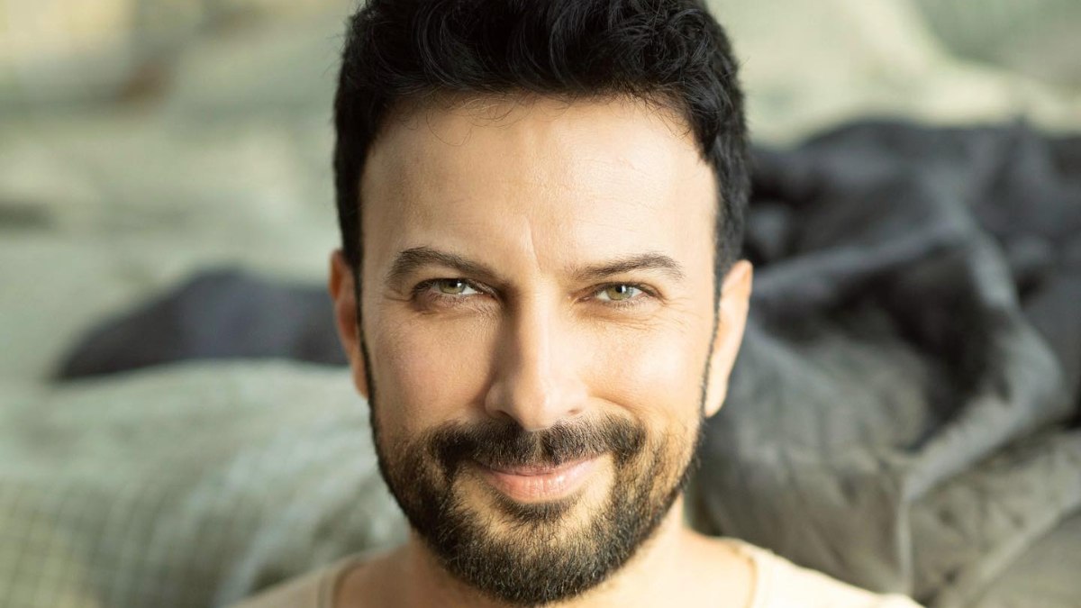 Tarkan, Cumhuriyet'in 100. yılı ve Atatürk için yazdığı marştan bir bölüm paylaştı