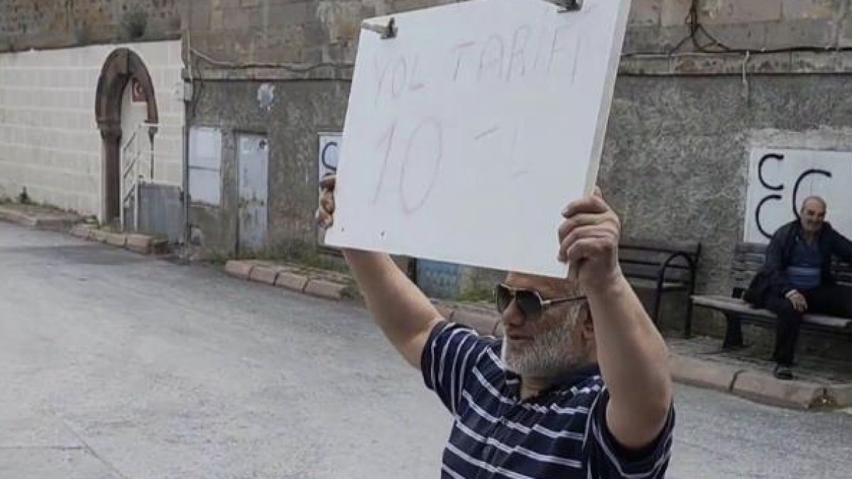 Kayseri'de yeni açılan mesire alanı trafiği yoğunlaştırdı, vatandaş 'adres sormak 10 TL' pankartı açtı