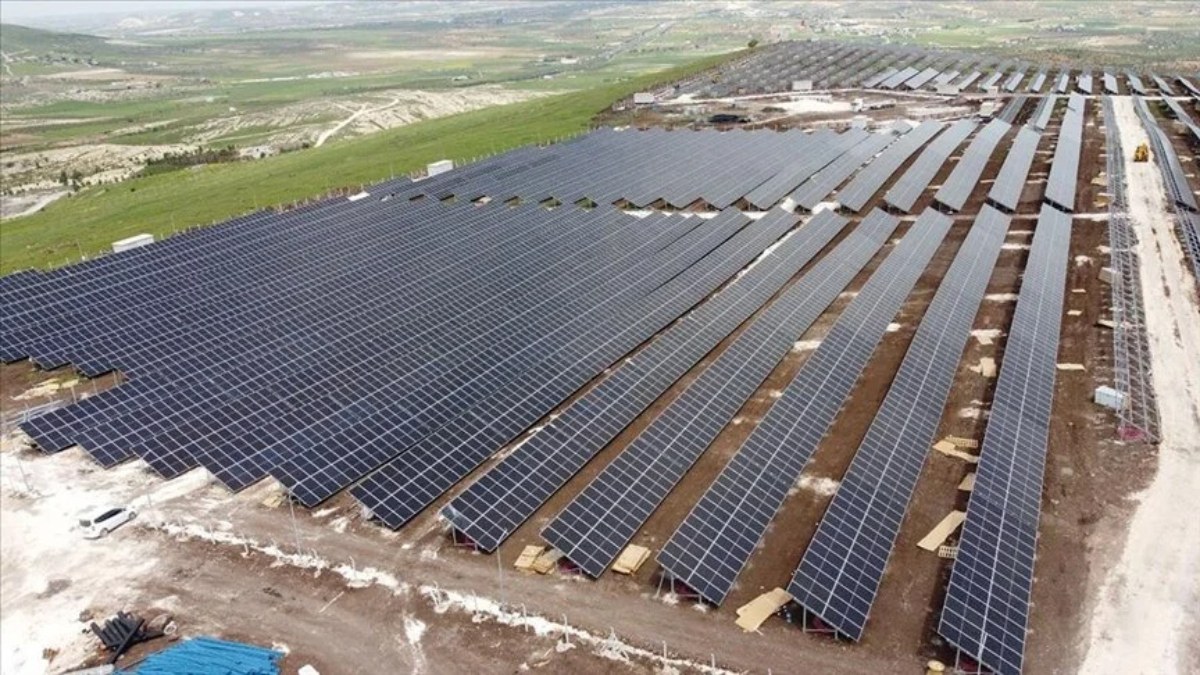 Türkiye'nin güneş enerjisi kurulu gücü, 10 bin megavatı aştı