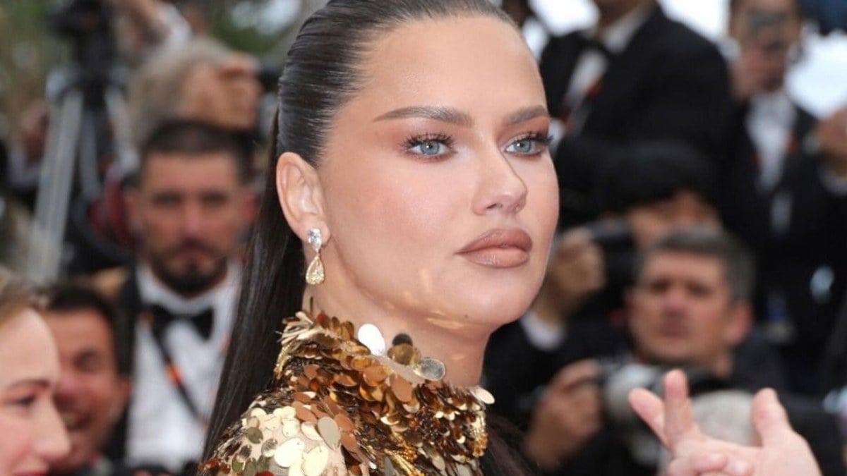 Adriana Lima'nın Cannes kıyafeti olay oldu